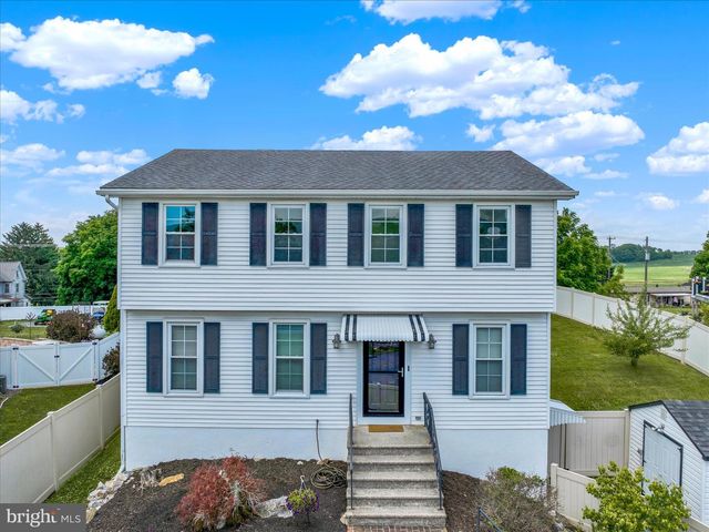 6 CHERRY LN, Newmanstown, PA 17073