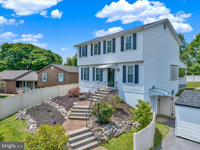 6 CHERRY LN, Newmanstown, PA 17073