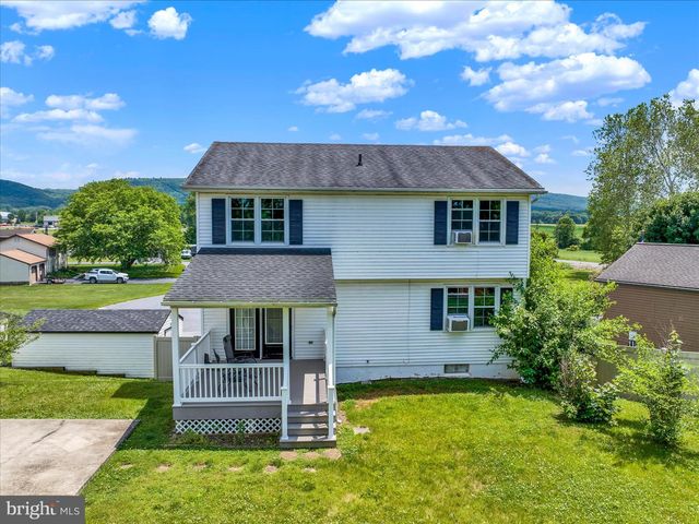 6 CHERRY LN, Newmanstown, PA 17073