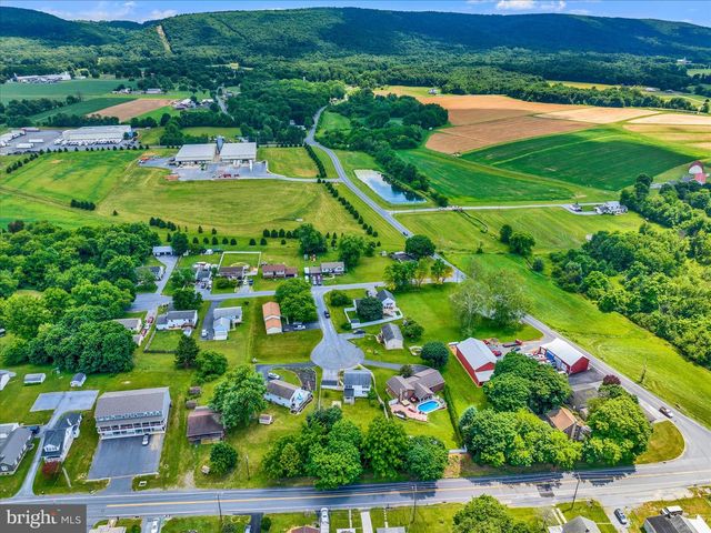6 CHERRY LN, Newmanstown, PA 17073