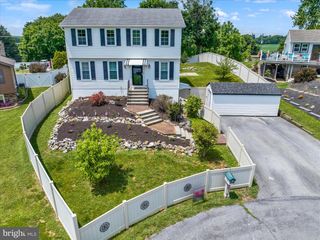 6 CHERRY LN, Newmanstown, PA 17073