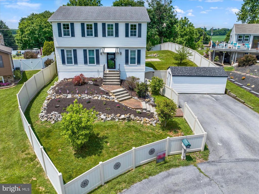6 CHERRY LN, Newmanstown, PA 17073