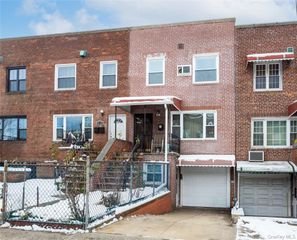 80-56 164th Street, Hillcrest (queens), NY 11432