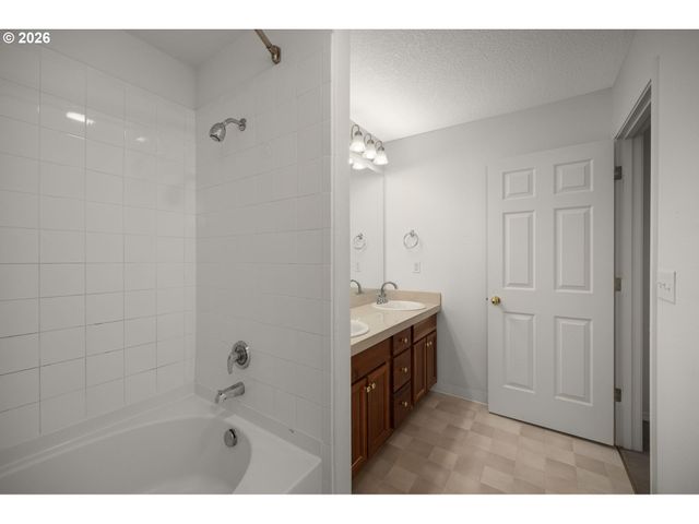 30330 Sw REBEKAH St 3, Wilsonville, OR 97070