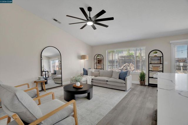 716 Joshua St, Oakley, CA 94561