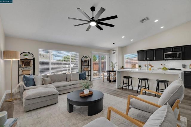 716 Joshua St, Oakley, CA 94561