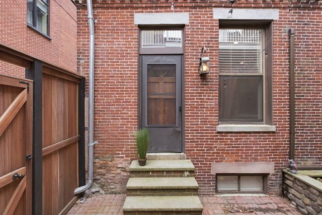 26 Hancock St 3, Boston, MA 02114