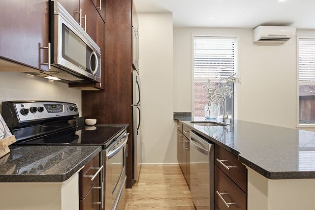 26 Hancock St 3, Boston, MA 02114