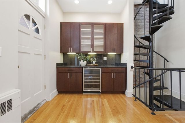 26 Hancock St 3, Boston, MA 02114