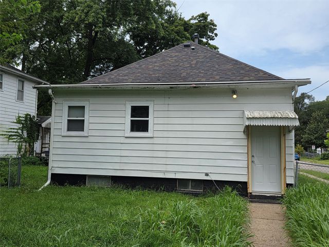 1715 E 12th Street, Des Moines, IA 50316