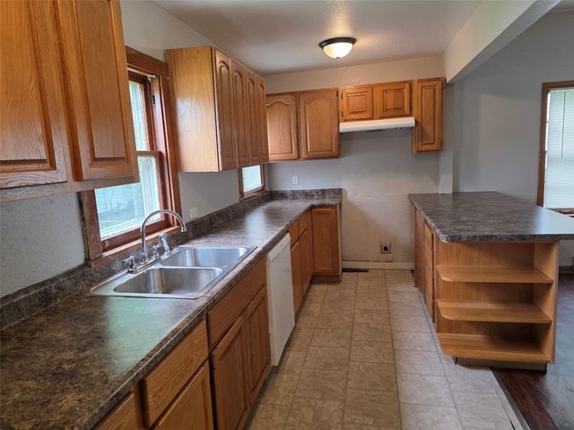 1715 E 12th Street, Des Moines, IA 50316