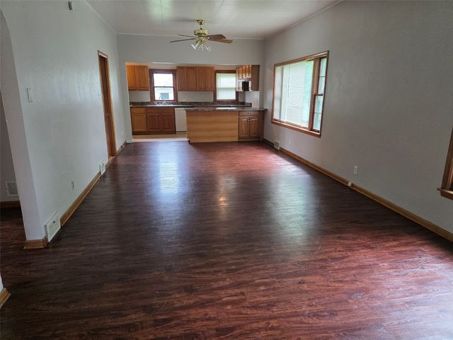 1715 E 12th Street, Des Moines, IA 50316