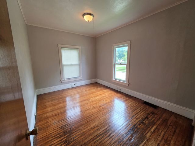 1715 E 12th Street, Des Moines, IA 50316