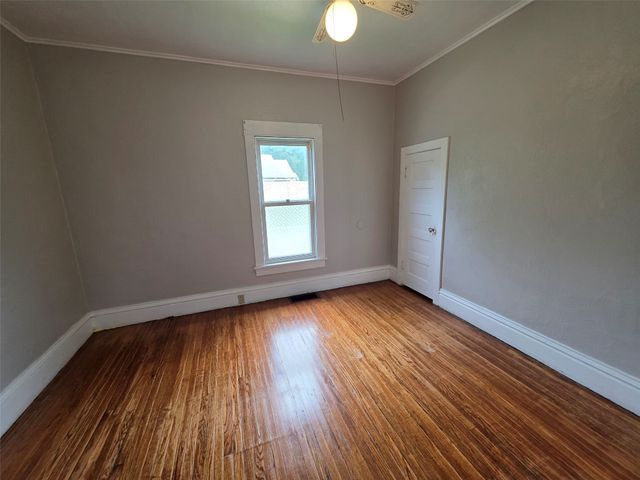 1715 E 12th Street, Des Moines, IA 50316