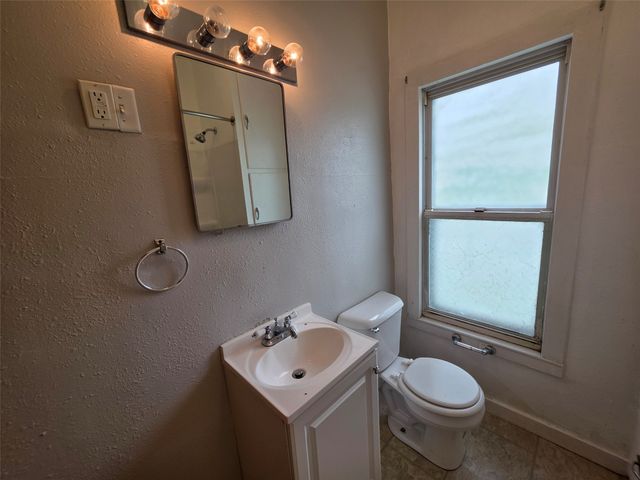 1715 E 12th Street, Des Moines, IA 50316