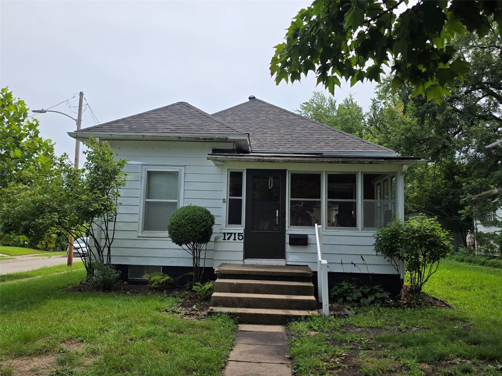 1715 E 12th Street, Des Moines, IA 50316