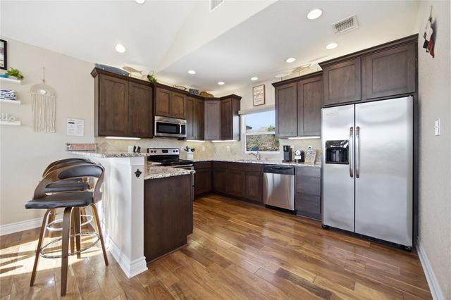 1748 Lakeshore DR, Canyon Lake, TX 78133