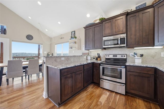 1748 Lakeshore DR, Canyon Lake, TX 78133