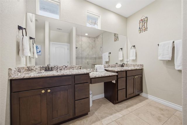 1748 Lakeshore DR, Canyon Lake, TX 78133