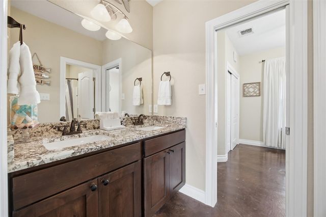 1748 Lakeshore DR, Canyon Lake, TX 78133