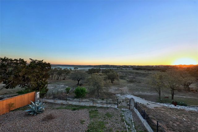 1748 Lakeshore DR, Canyon Lake, TX 78133