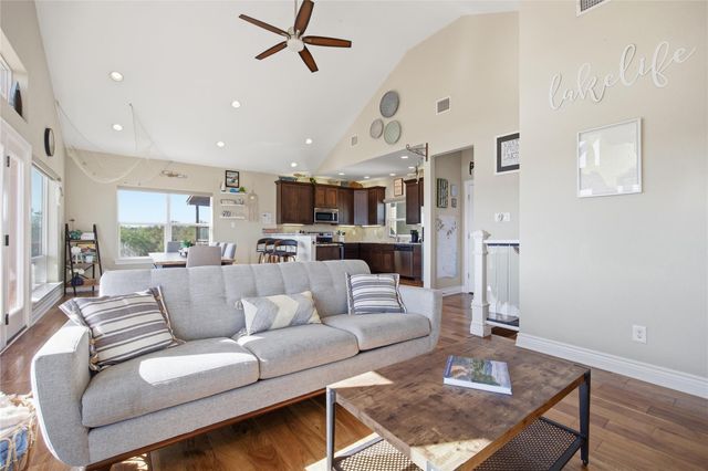 1748 Lakeshore DR, Canyon Lake, TX 78133