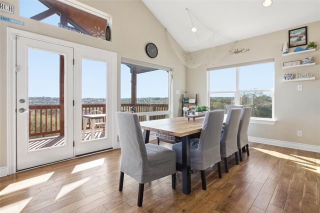 1748 Lakeshore DR, Canyon Lake, TX 78133