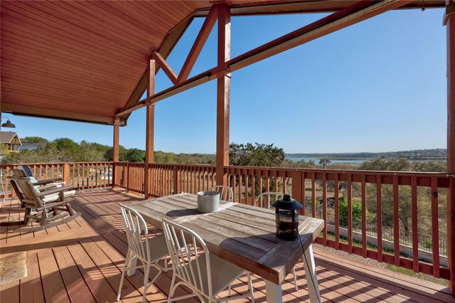 1748 Lakeshore DR, Canyon Lake, TX 78133