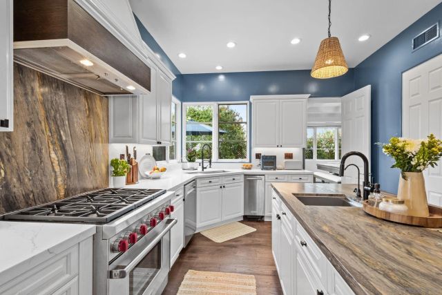 7180 Aviara Drive, Carlsbad, CA 92011