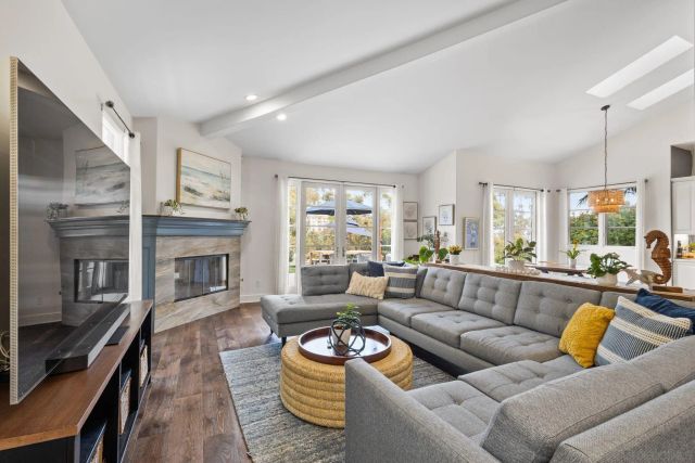 7180 Aviara Drive, Carlsbad, CA 92011