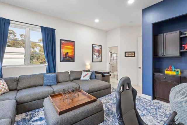 7180 Aviara Drive, Carlsbad, CA 92011