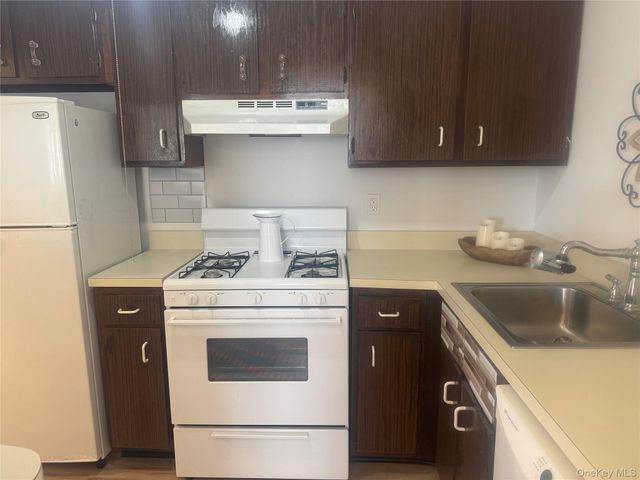 51 Rocky Point Yaphank Rd Road 8, Rocky Point, NY 11778