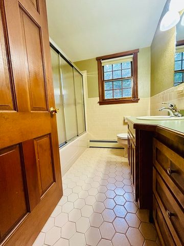 53 Appletree Ln, Holden, MA 01520