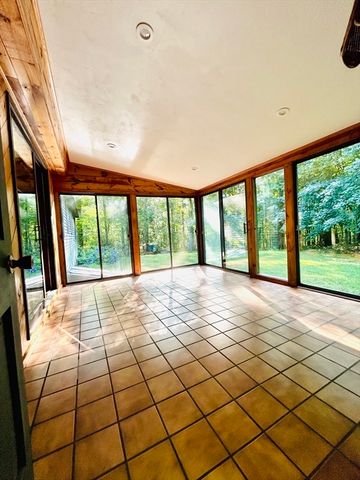 53 Appletree Ln, Holden, MA 01520