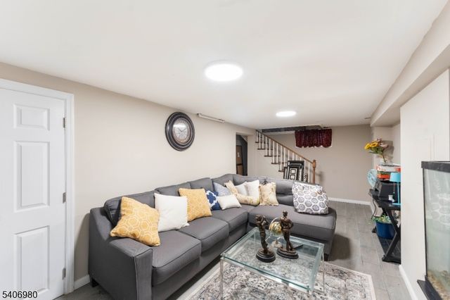 420 Hollywood Ave, Hillside Twp., NJ 07205