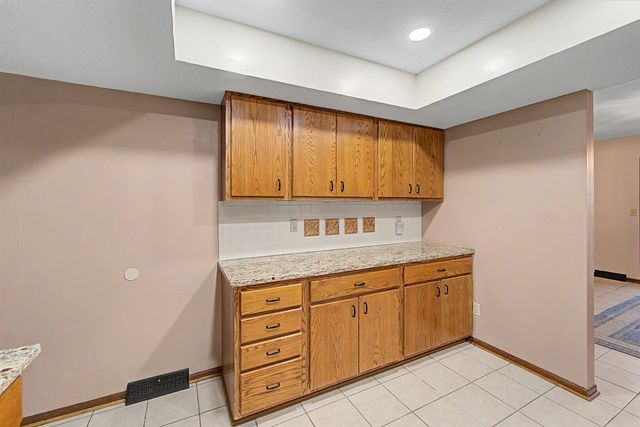 1005 Burr Oak Ln, Salina, KS 67401