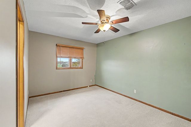 1005 Burr Oak Ln, Salina, KS 67401