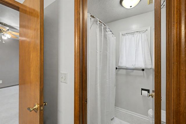1005 Burr Oak Ln, Salina, KS 67401