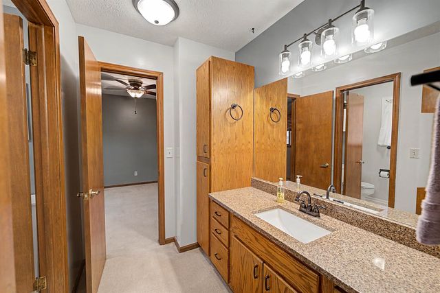 1005 Burr Oak Ln, Salina, KS 67401