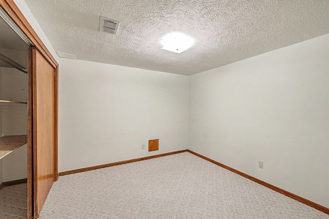 1005 Burr Oak Ln, Salina, KS 67401