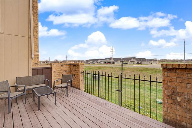 1005 Burr Oak Ln, Salina, KS 67401