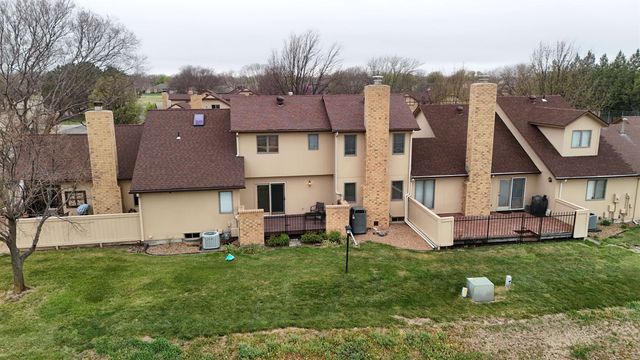 1005 Burr Oak Ln, Salina, KS 67401