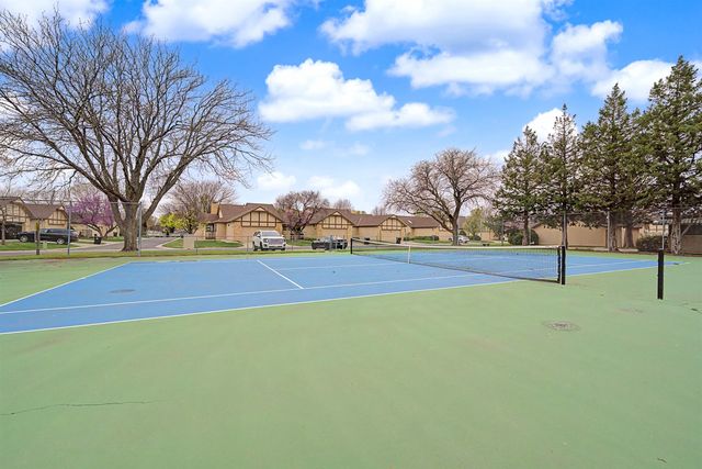 1005 Burr Oak Ln, Salina, KS 67401