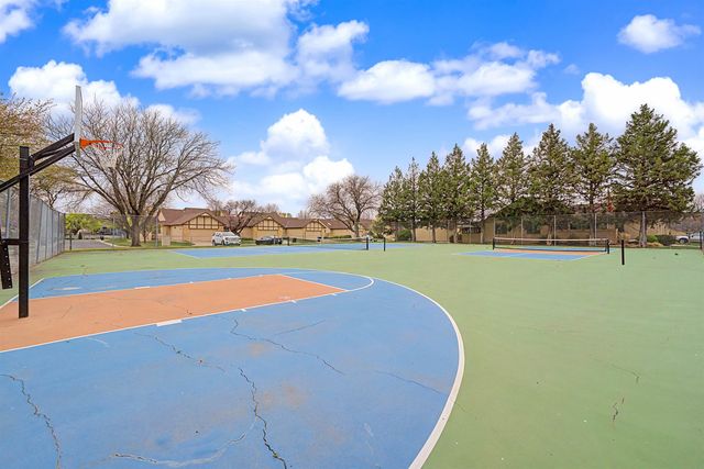 1005 Burr Oak Ln, Salina, KS 67401