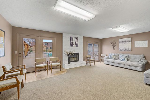 1005 Burr Oak Ln, Salina, KS 67401