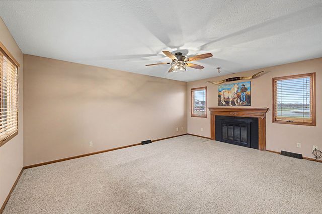 1005 Burr Oak Ln, Salina, KS 67401
