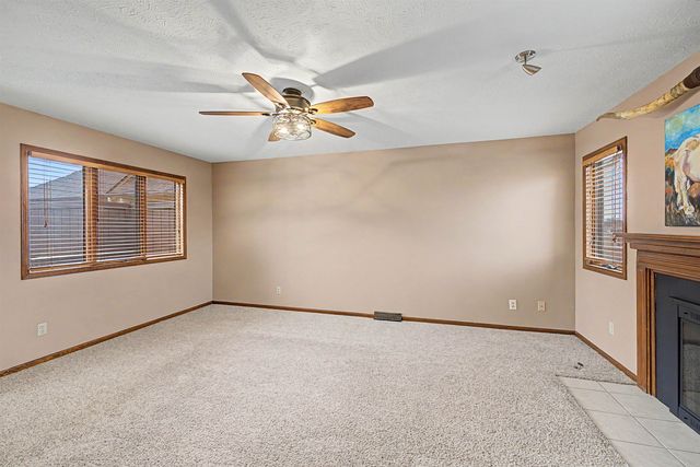 1005 Burr Oak Ln, Salina, KS 67401