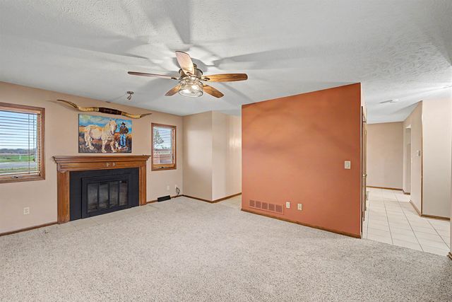 1005 Burr Oak Ln, Salina, KS 67401