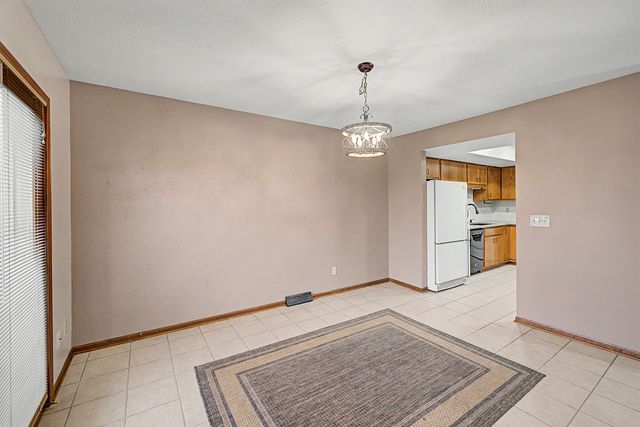 1005 Burr Oak Ln, Salina, KS 67401