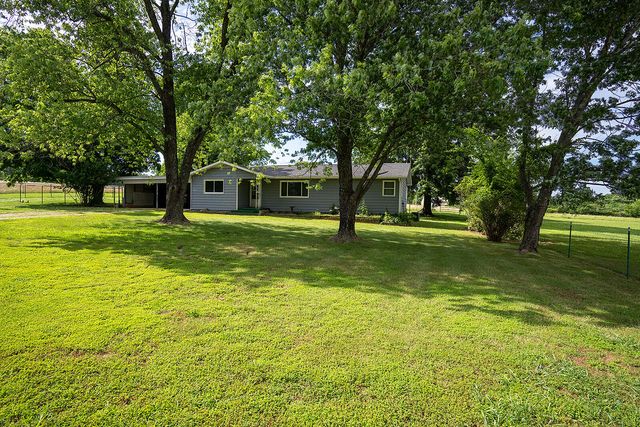 951 County Road 5740, Willow Springs, MO 65793